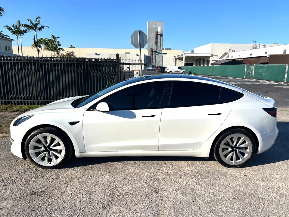 2022 Tesla Model 3 - Image 5 of 21