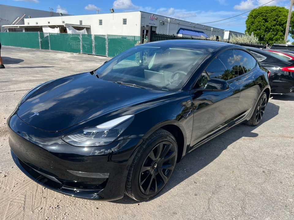 2022 Tesla Model 3 - Image 4 of 21