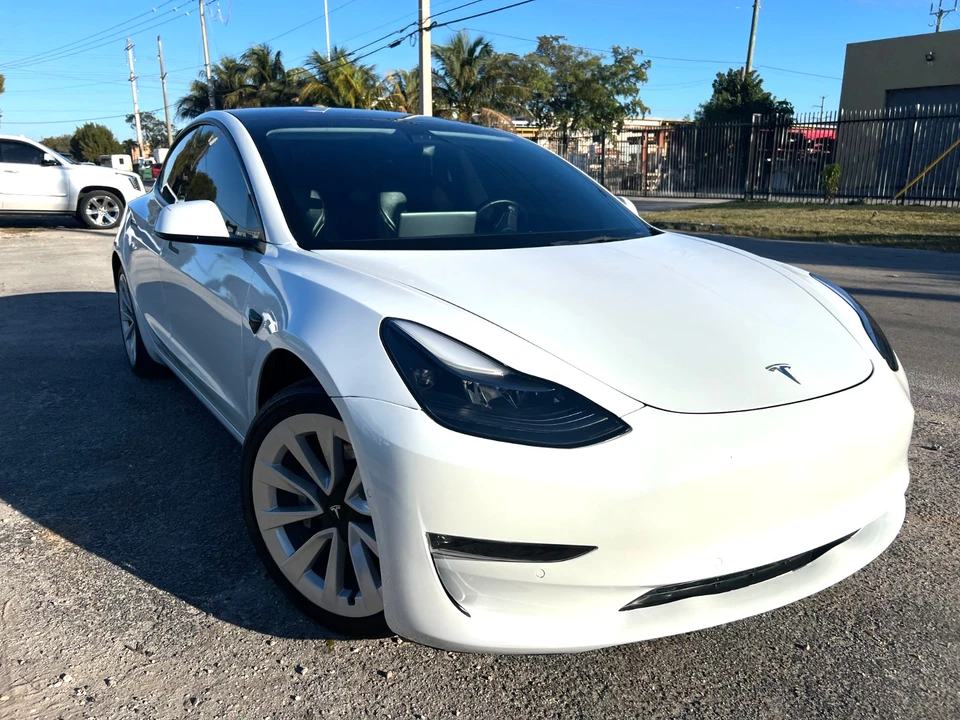 2022 Tesla Model 3 - Image 2 of 21