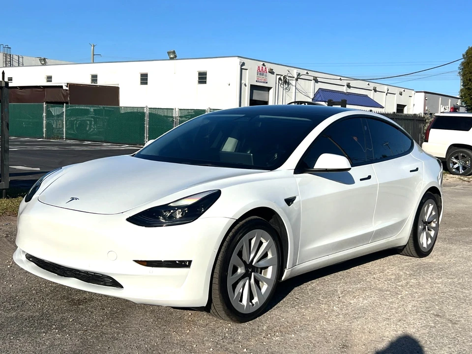 2022 Tesla Model 3 - Image 4 of 21