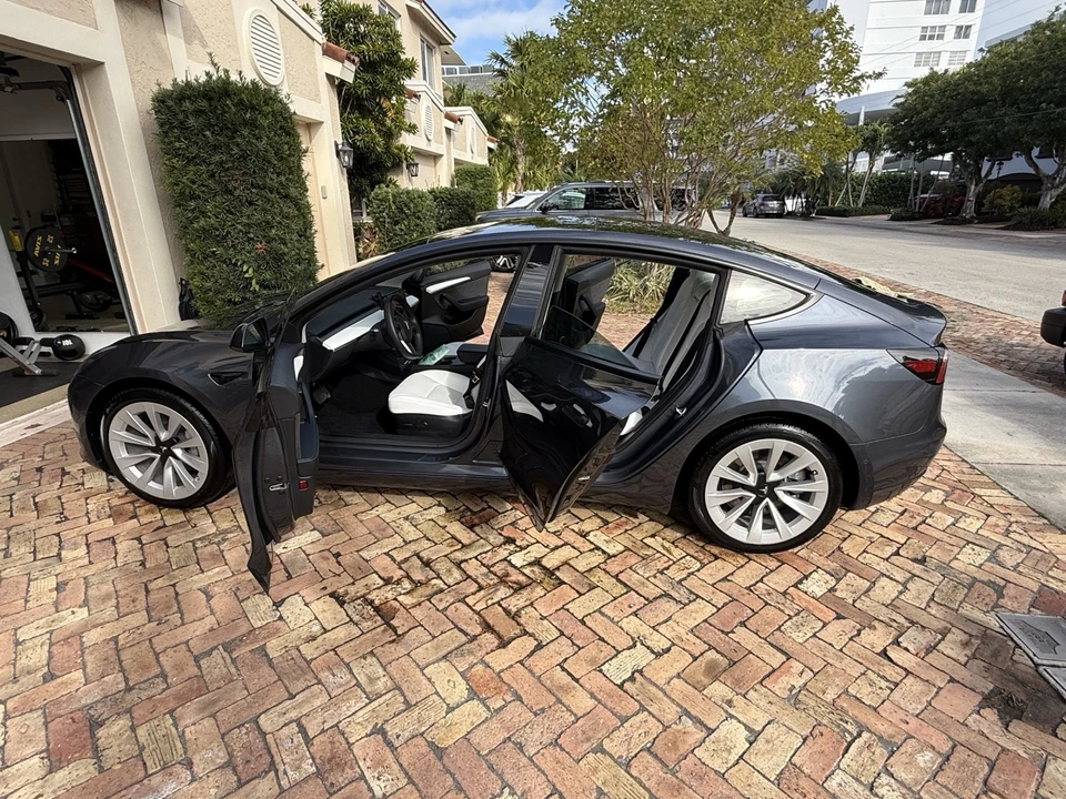 2022 Tesla Model 3 - Image 6 of 13