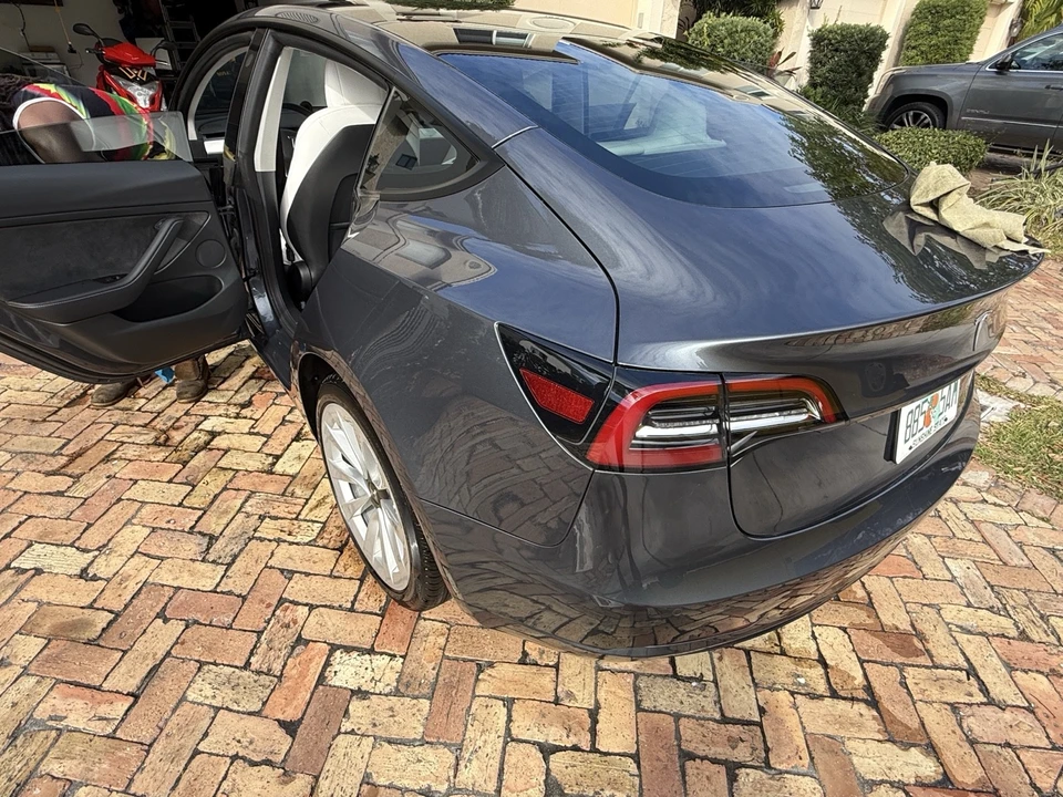 2022 Tesla Model 3 - Image 2 of 13