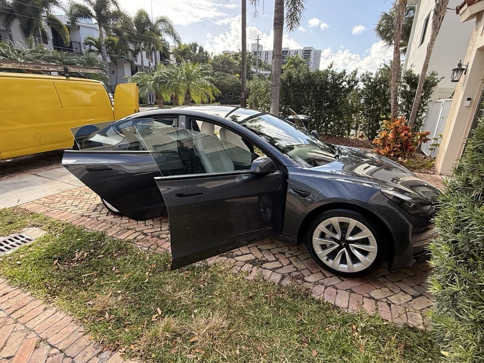 2022 Tesla Model 3 - Image 5 of 13