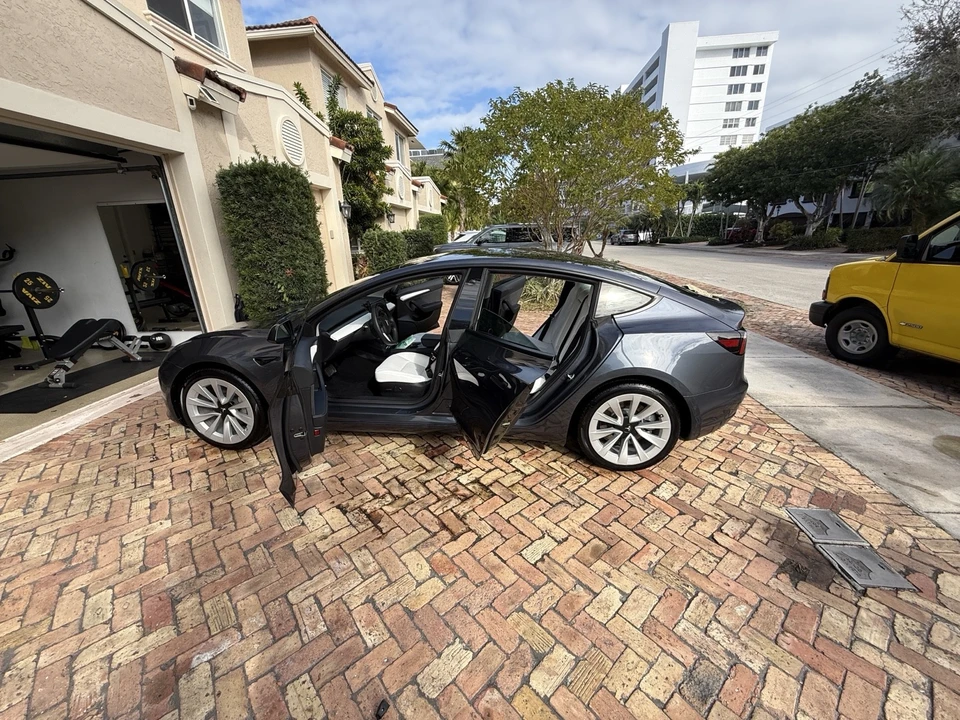 2022 Tesla Model 3 - Image 7 of 13