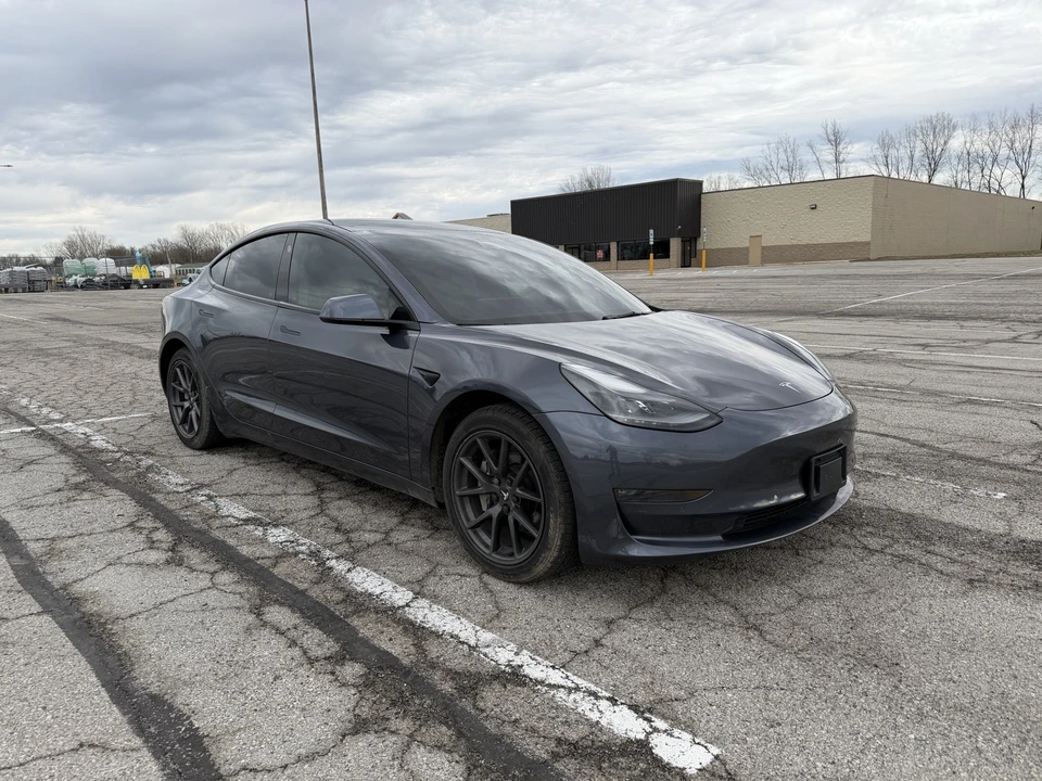 2022 Tesla Model 3 - Image 3 of 17