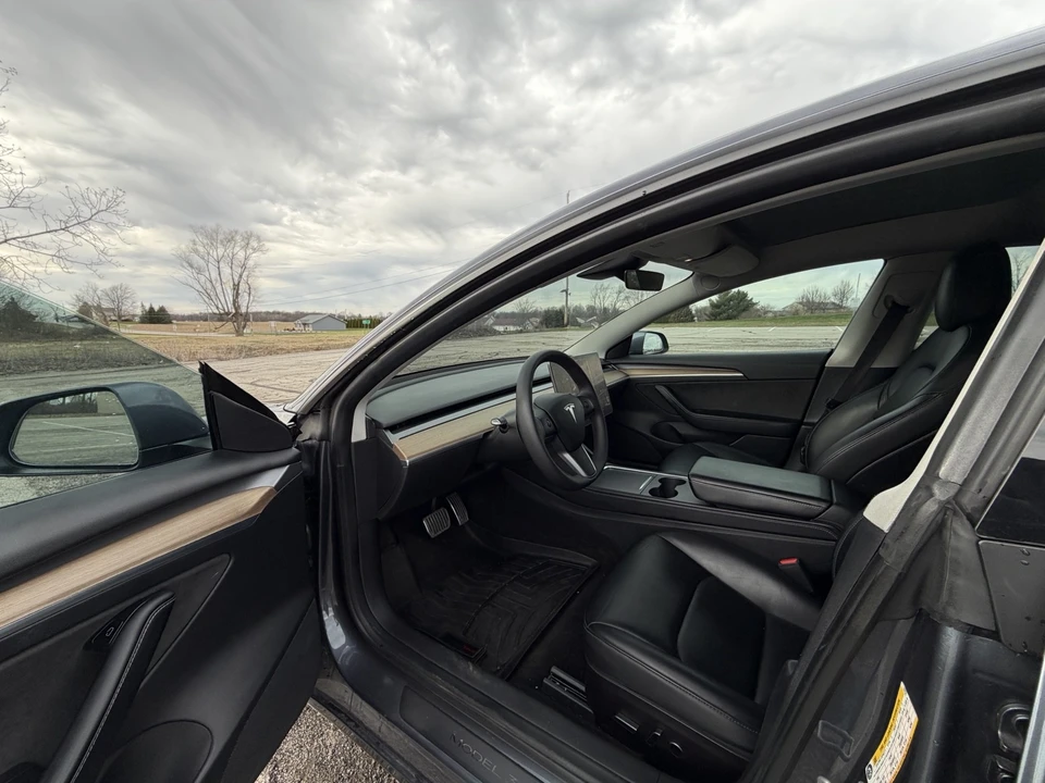 2022 Tesla Model 3 - Image 10 of 17