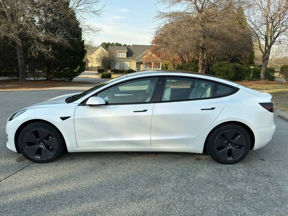 2022 Tesla Model 3 - Image 2 of 21