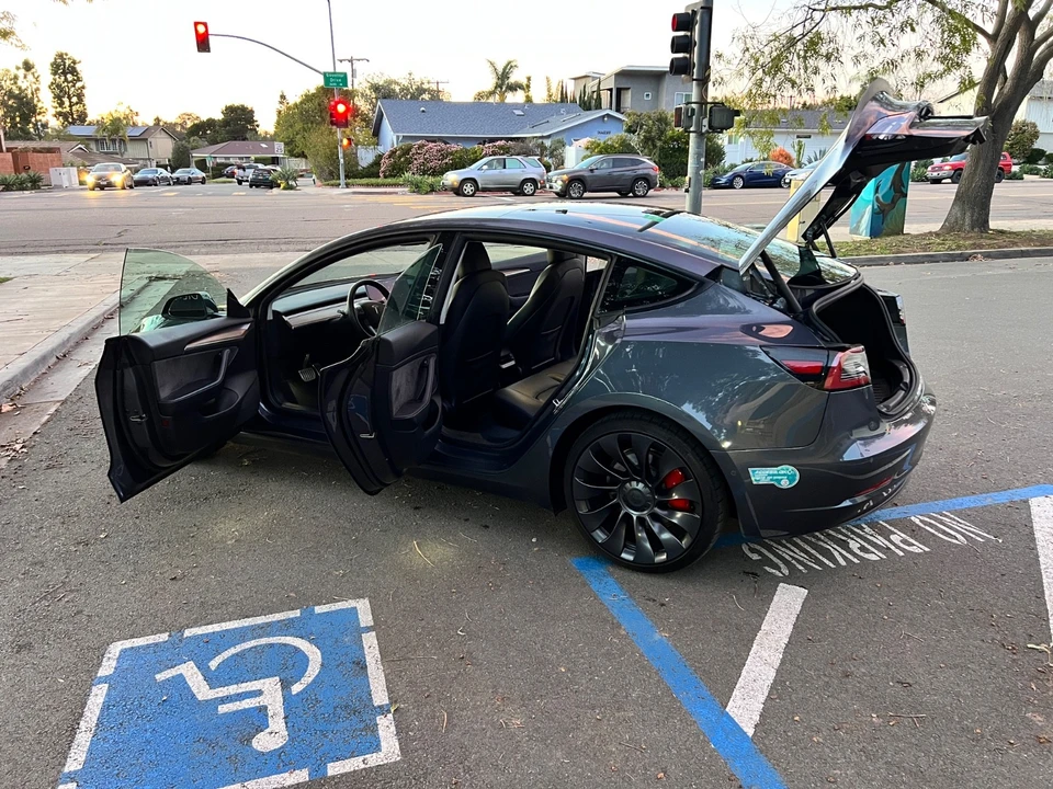 2022 Tesla Model 3 - Image 19 of 20