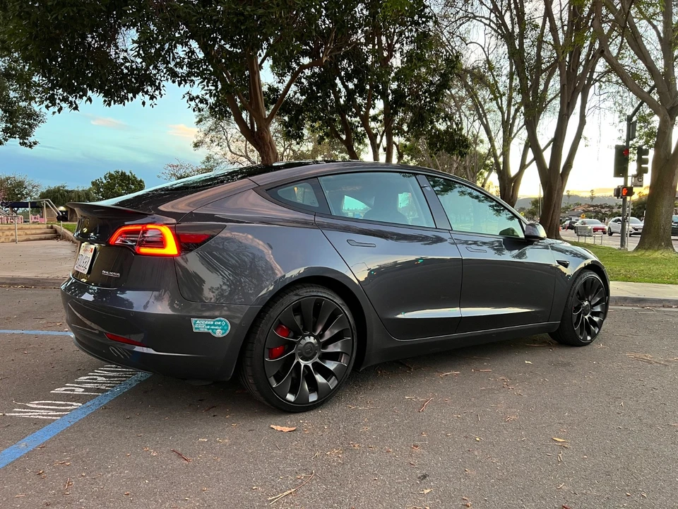 2022 Tesla Model 3 - Image 2 of 20