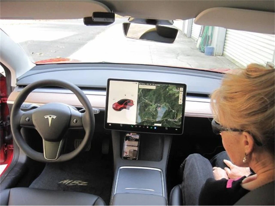 2022 Tesla Model 3 - Image 2 of 19