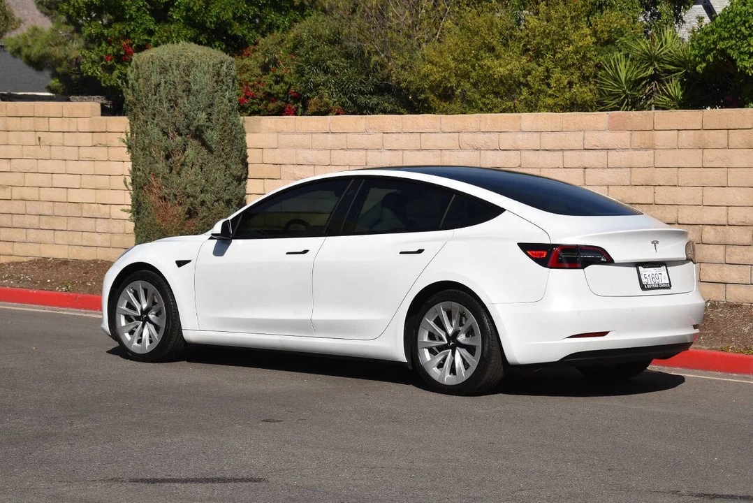 2022 Tesla Model 3 - Image 8 of 12