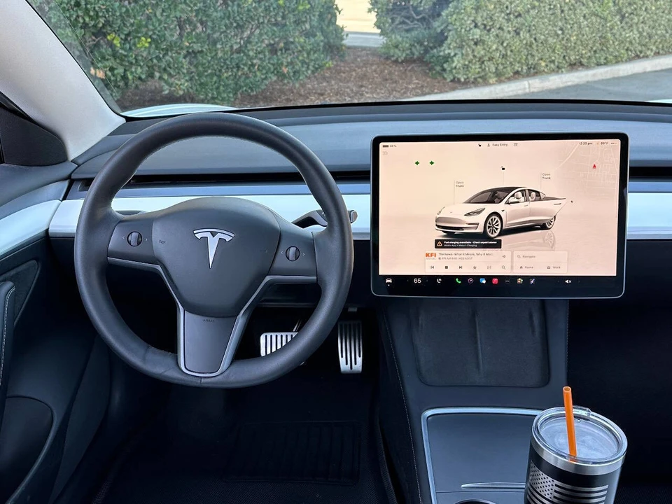 2022 Tesla Model 3 - Image 3 of 21