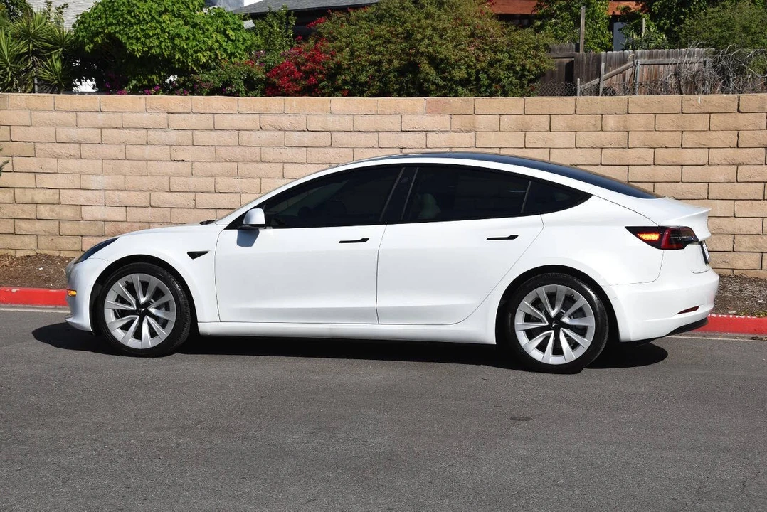 2022 Tesla Model 3 - Image 9 of 12