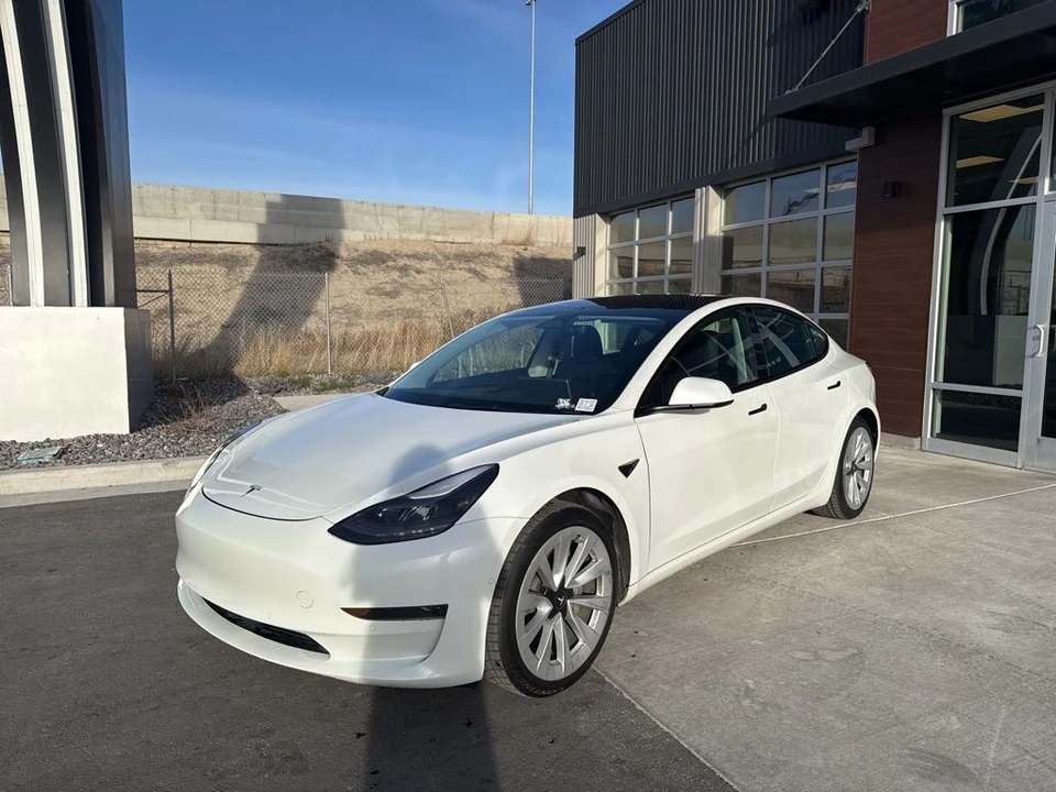 2022 Tesla Model 3 - Image 3 of 21
