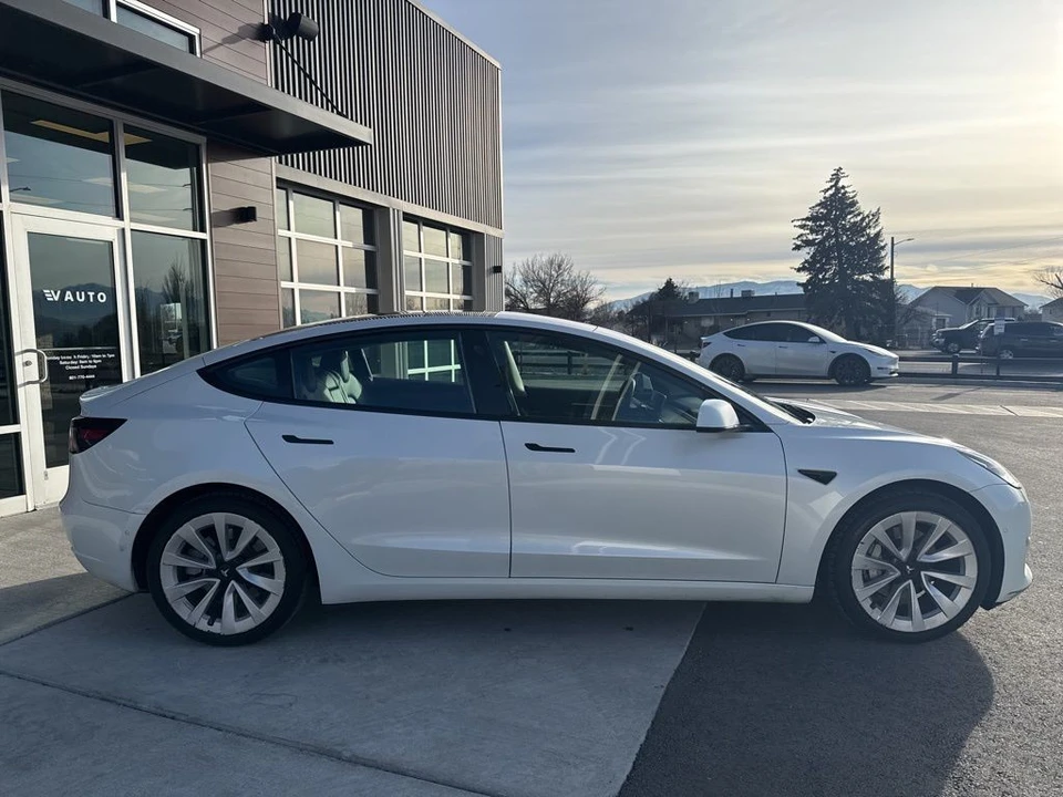 2022 Tesla Model 3 - Image 8 of 21