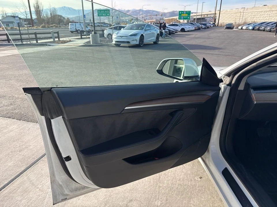 2022 Tesla Model 3 - Image 10 of 21