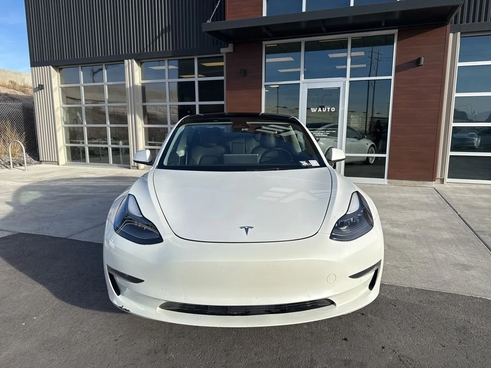 2022 Tesla Model 3 - Image 2 of 21