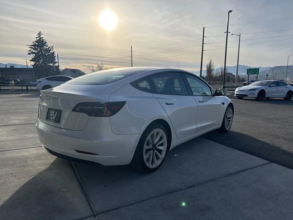 2022 Tesla Model 3 - Image 7 of 21
