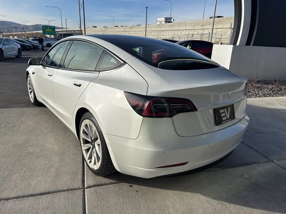 2022 Tesla Model 3 - Image 5 of 21