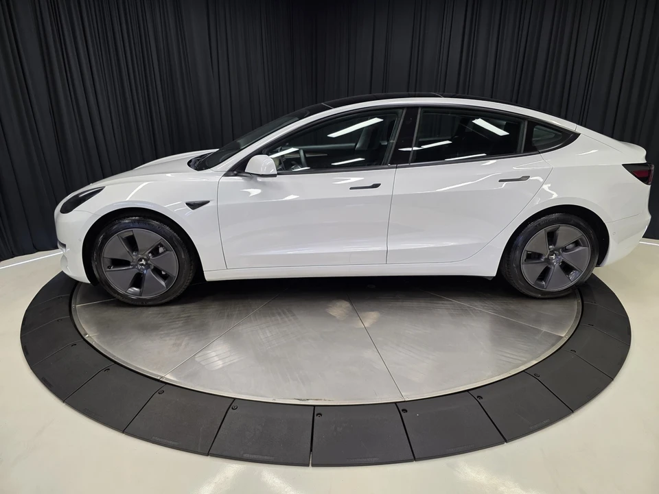 2022 Tesla Model 3 - Image 9 of 12