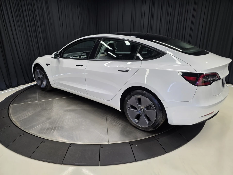 2022 Tesla Model 3 - Image 10 of 12
