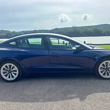 2022 Tesla Model 3 Base w/Long Range Battery