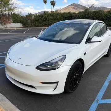 2022 Tesla Model 3 Base w/Mid Range Battery Sedan 4D
