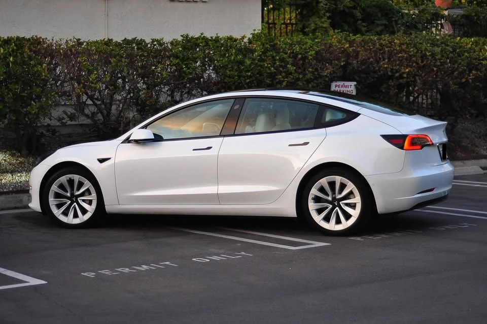 2022 Tesla Model 3 - Image 2 of 3