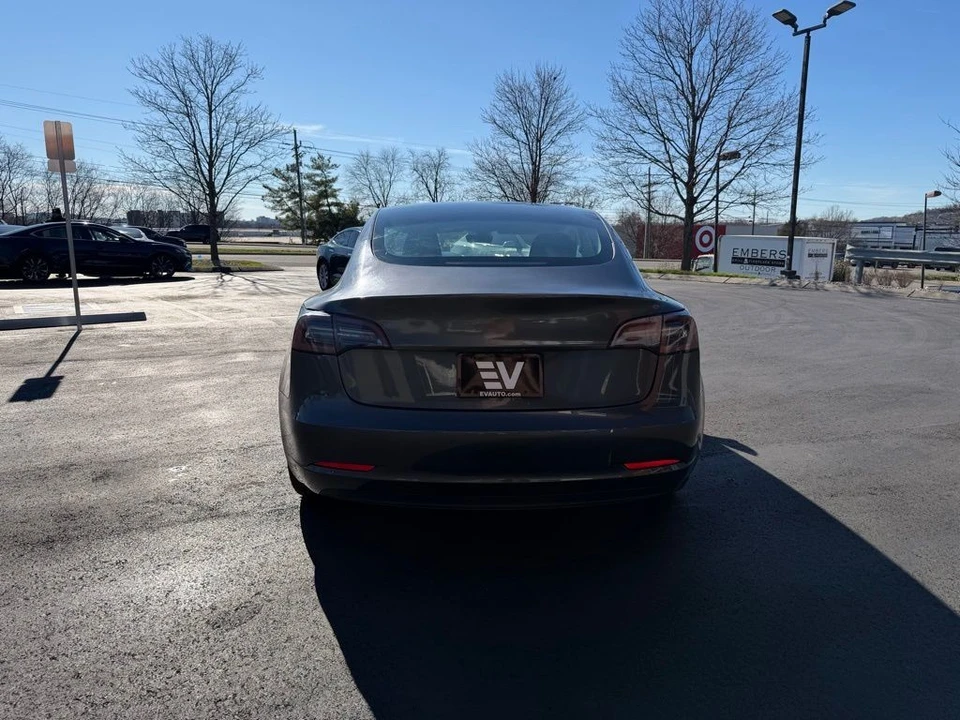 2022 Tesla Model 3 - Image 3 of 15