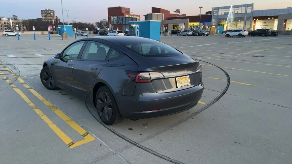 2022 Tesla Model 3 - Image 4 of 7