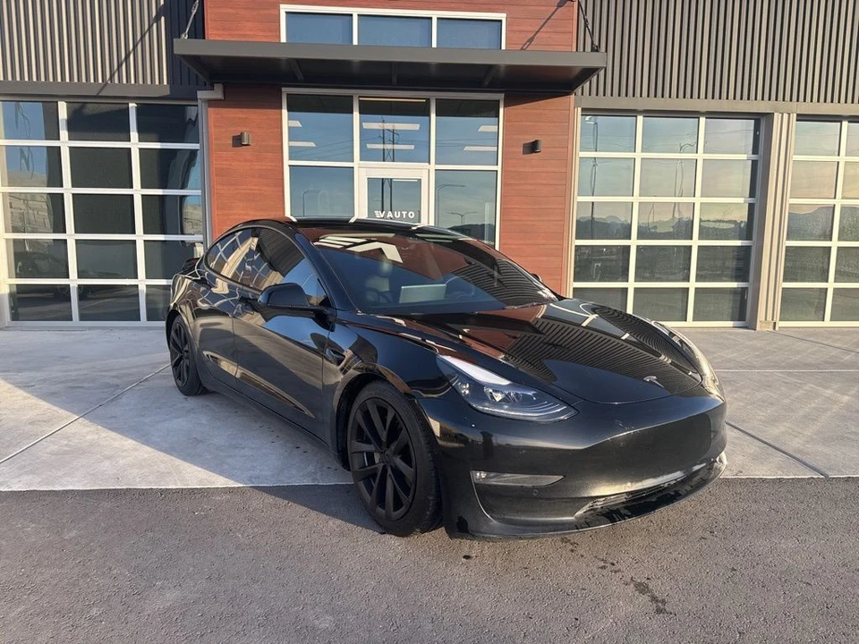 2022 Tesla Model 3 - Image 2 of 21