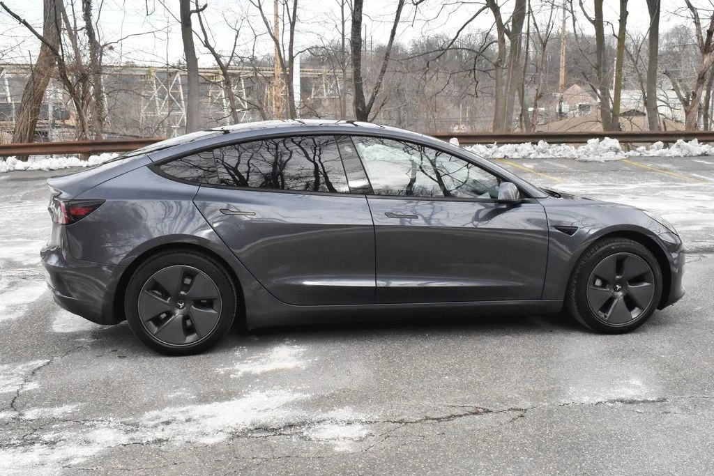 2022 Tesla Model 3 - Image 8 of 12