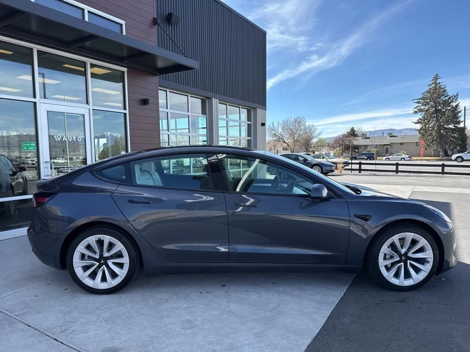 2022 Tesla Model 3 - Image 10 of 21
