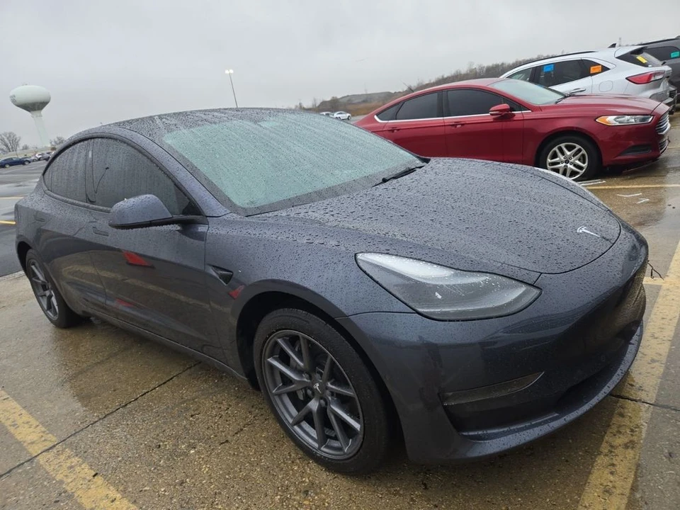 2022 Tesla Model 3 - Image 2 of 7