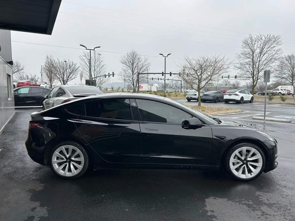 2022 Tesla Model 3 - Image 3 of 15