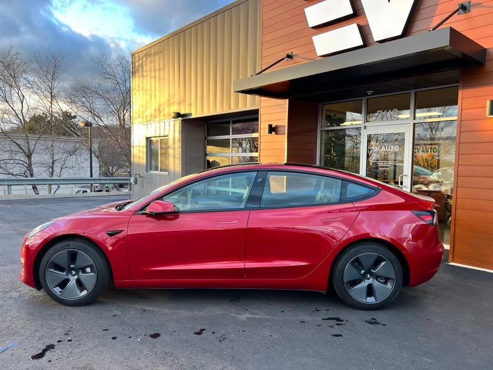 2022 Tesla Model 3 - Image 4 of 16