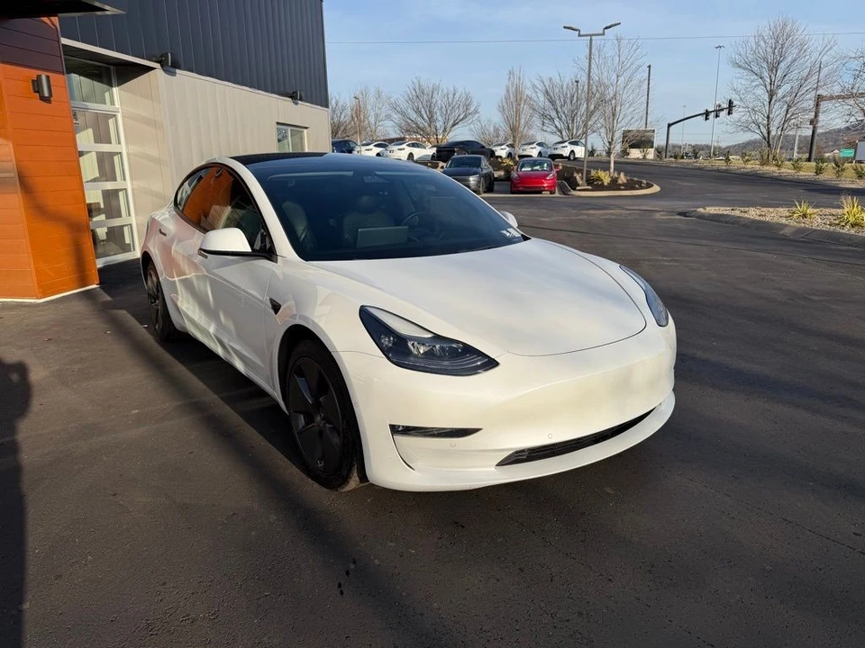 2022 Tesla Model 3 - Image 3 of 16