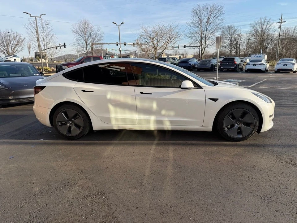 2022 Tesla Model 3 - Image 4 of 16