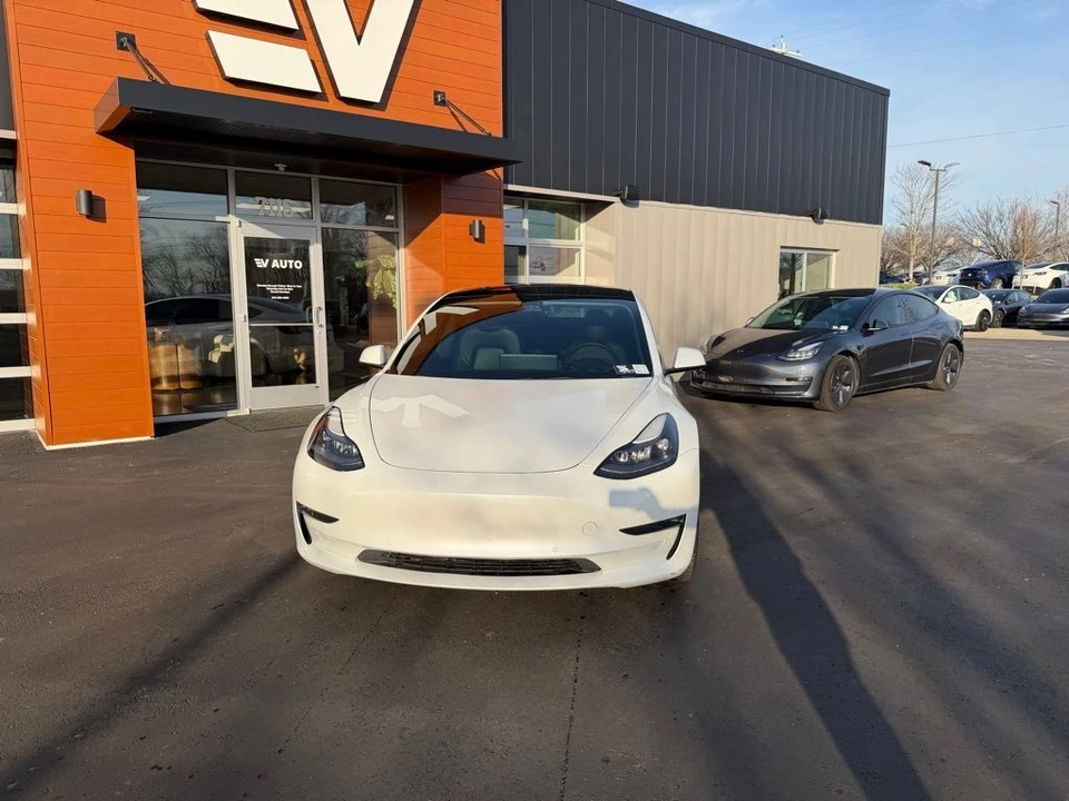 2022 Tesla Model 3 - Image 2 of 16