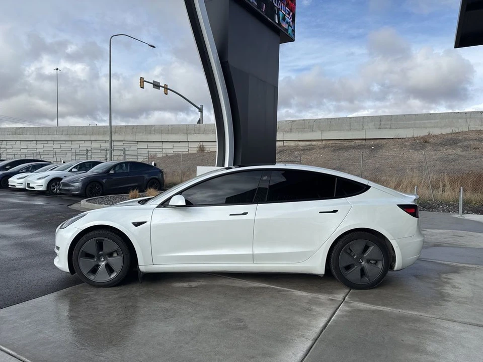 2022 Tesla Model 3 - Image 5 of 21