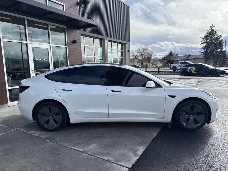 2022 Tesla Model 3 - Image 9 of 21