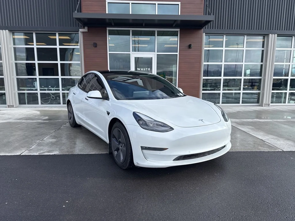 2022 Tesla Model 3 - Image 2 of 21