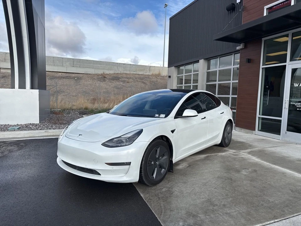 2022 Tesla Model 3 - Image 4 of 21