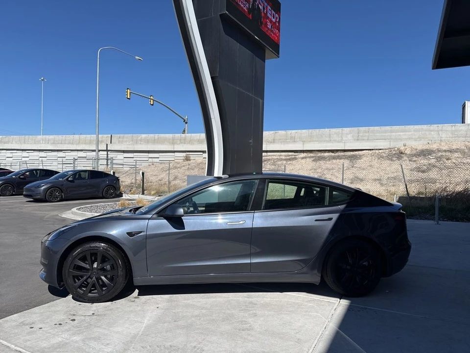 2022 Tesla Model 3 - Image 5 of 21