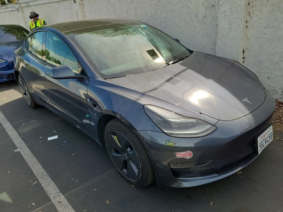 2022 Tesla Model 3 - Image 2 of 7