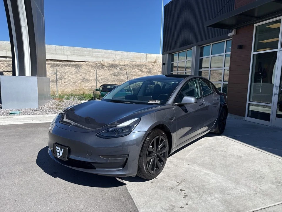 2022 Tesla Model 3 - Image 4 of 21