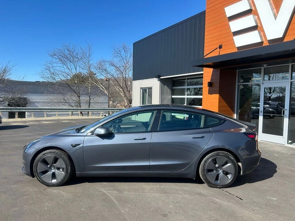 2022 Tesla Model 3 - Image 5 of 17