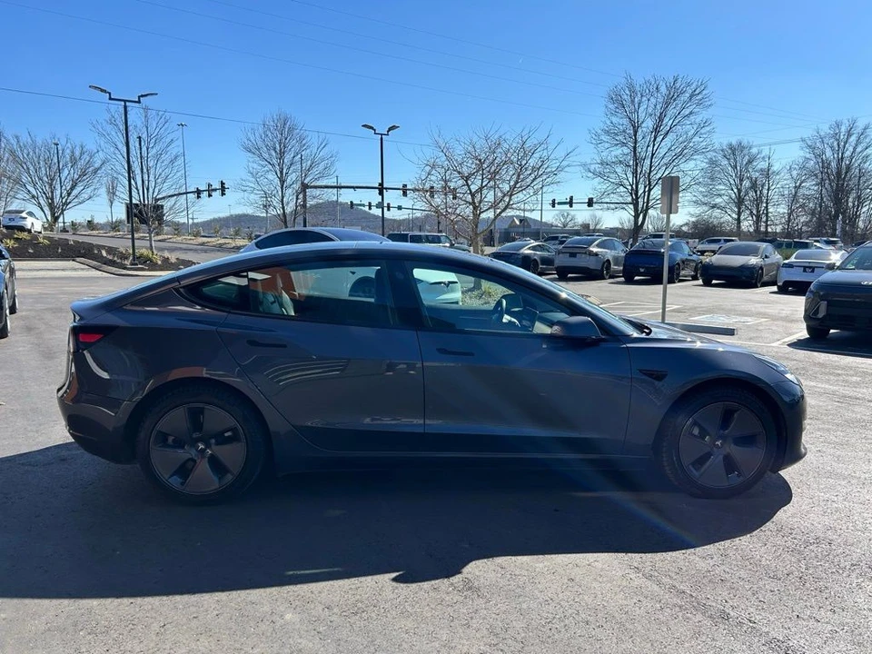 2022 Tesla Model 3 - Image 4 of 17