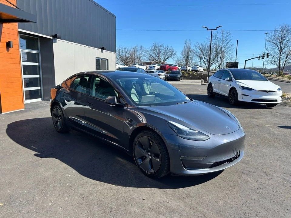 2022 Tesla Model 3 - Image 3 of 17