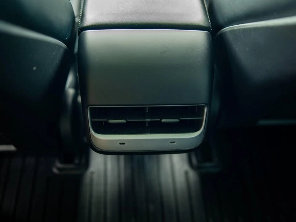 2022 Tesla Model 3 - Image 9 of 17